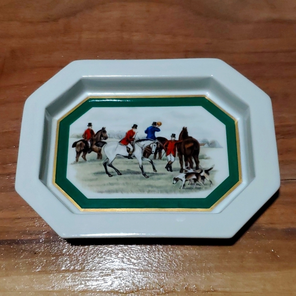 Vintage Southern Heirlooms Elizabeth Arden Blue Grass Equestrian Trinket Tray